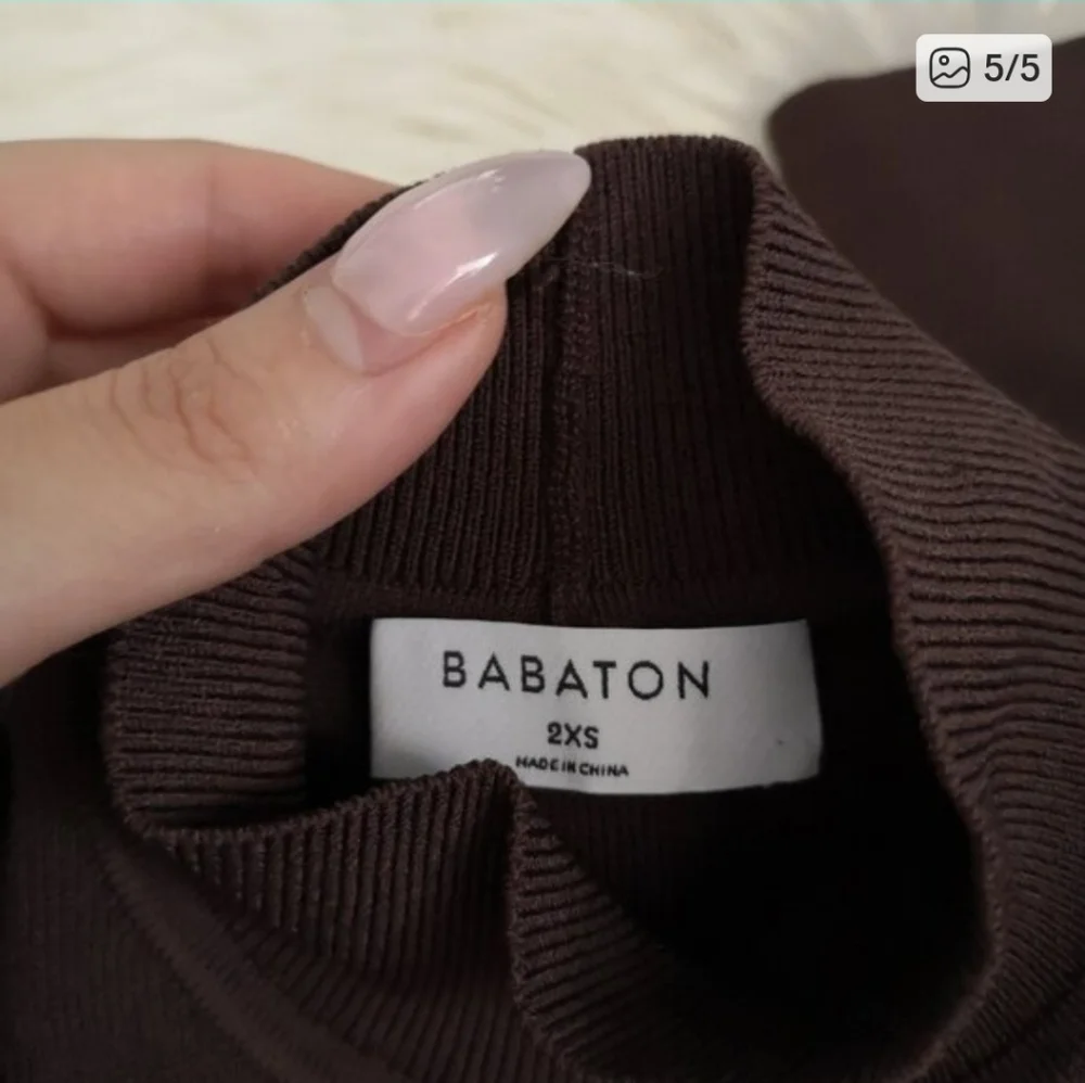 Aritzia Babaton Sculpt Knit Level Turtleneck in Rich Mocha Brown - Size XXS - Picture 3 of 5